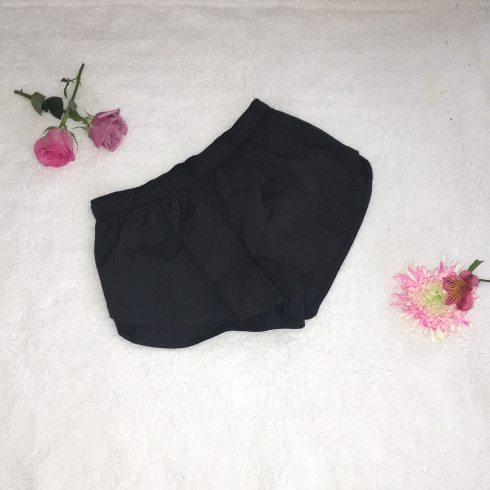 Lululemon Run : Roll down Shorts - Picture 2 of 8